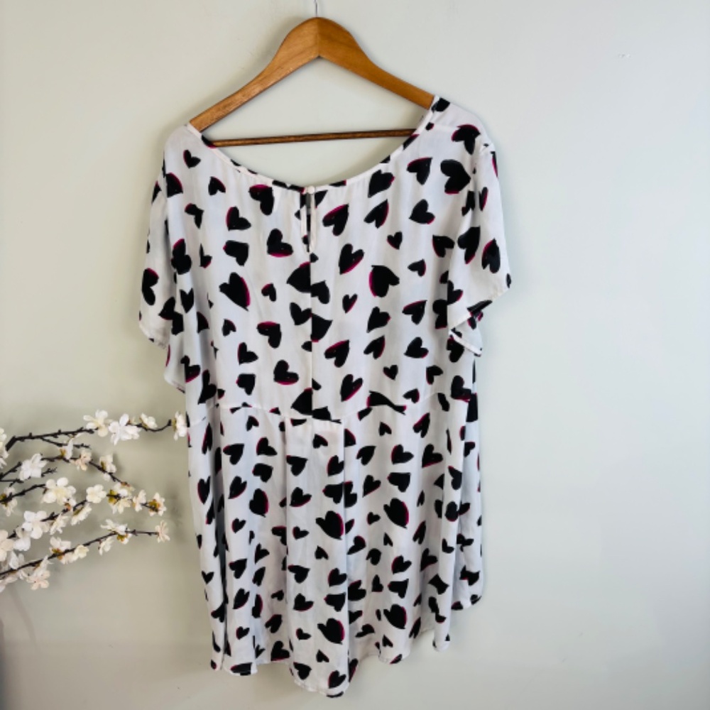 torrid White Heart Print Short Sleeve Blouse with Black & Pink Accents - Picture 4 of 6